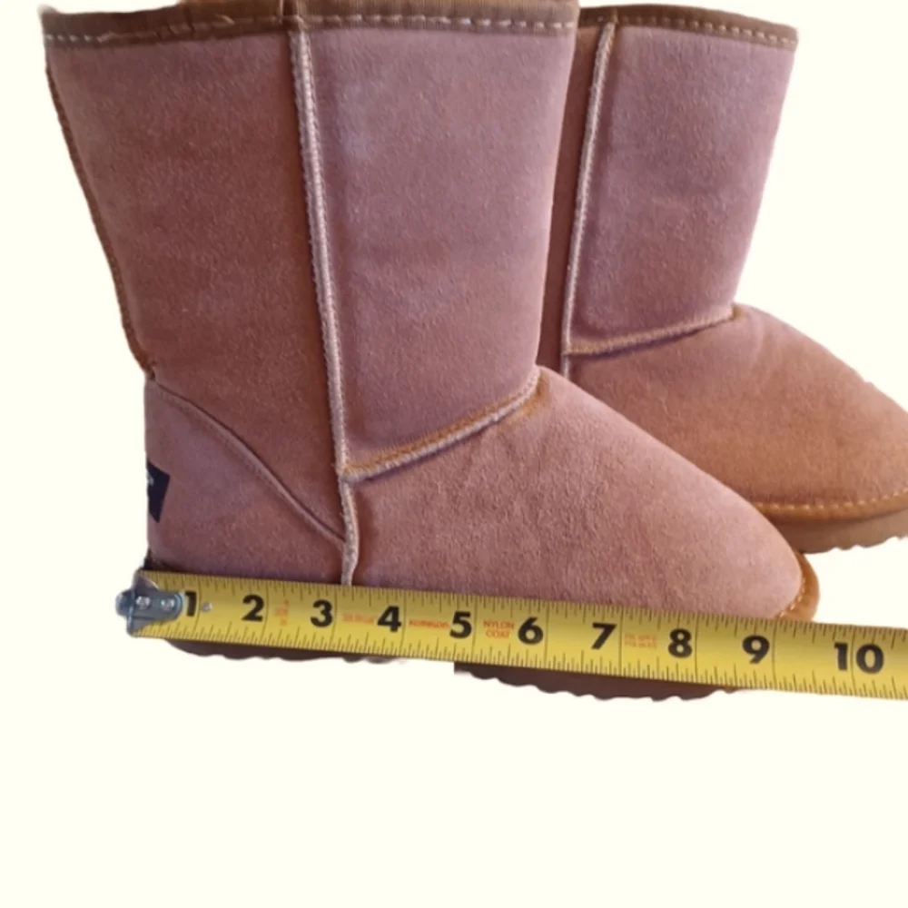UGG AUSTRALIA CLASSIC SHORT II SUEDE BOOTS SIZE 7